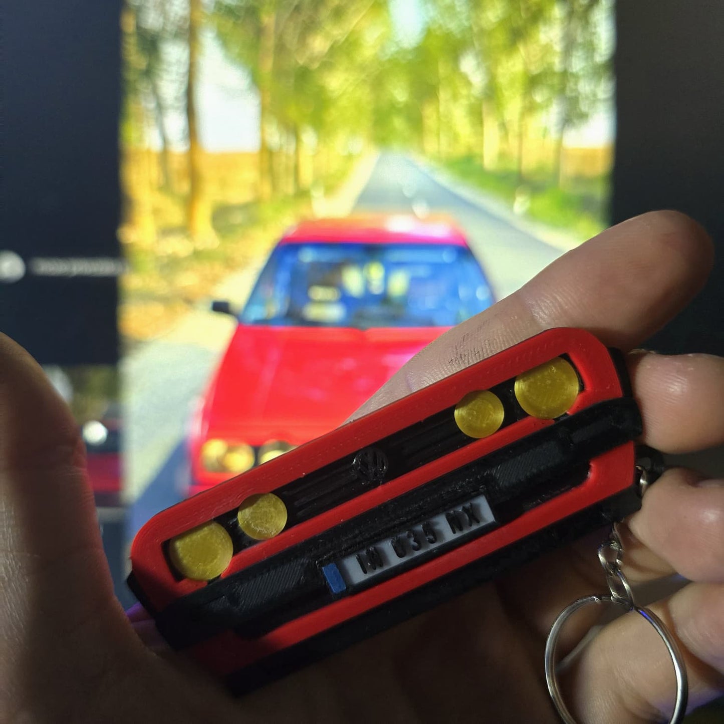 Custom auto privezak